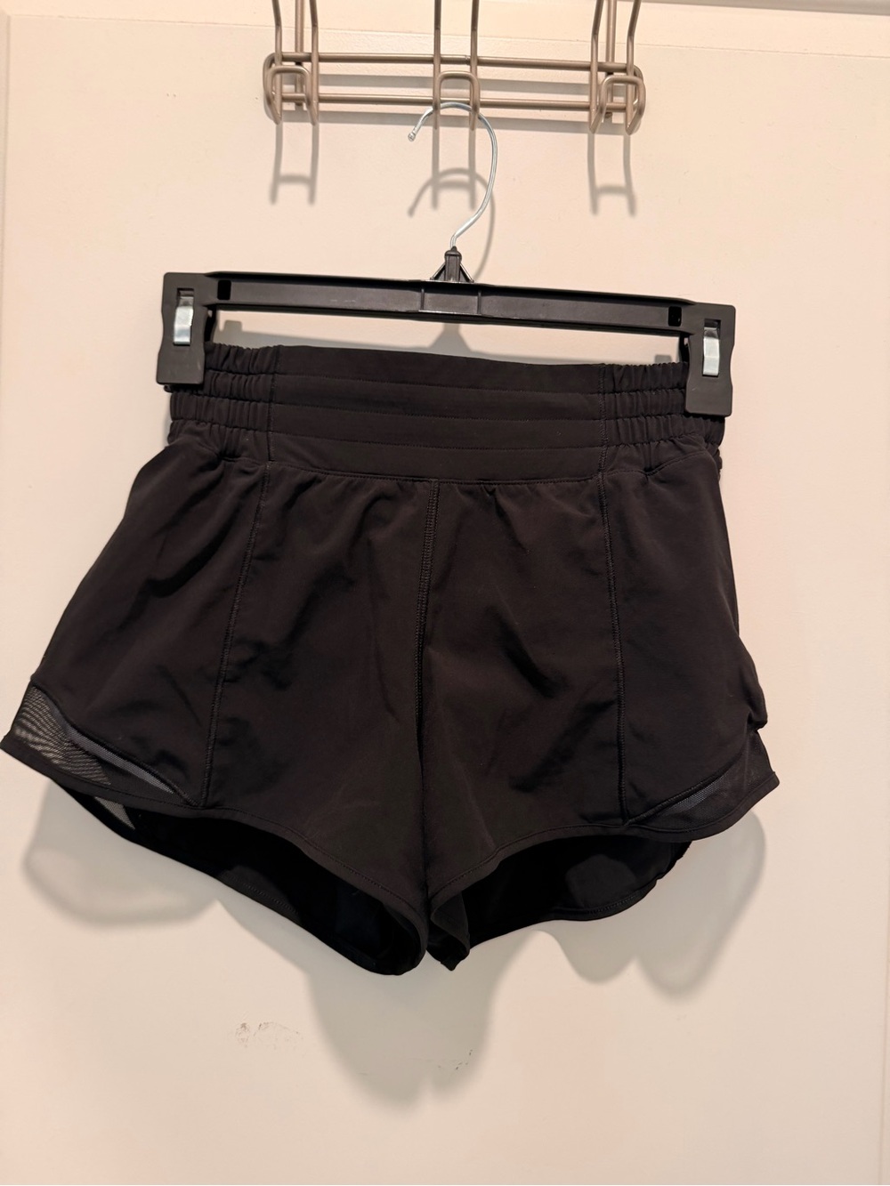 Lululemon Hotty Hot 2.5"
Size 2 Black Mesh Athletic
Shorts
